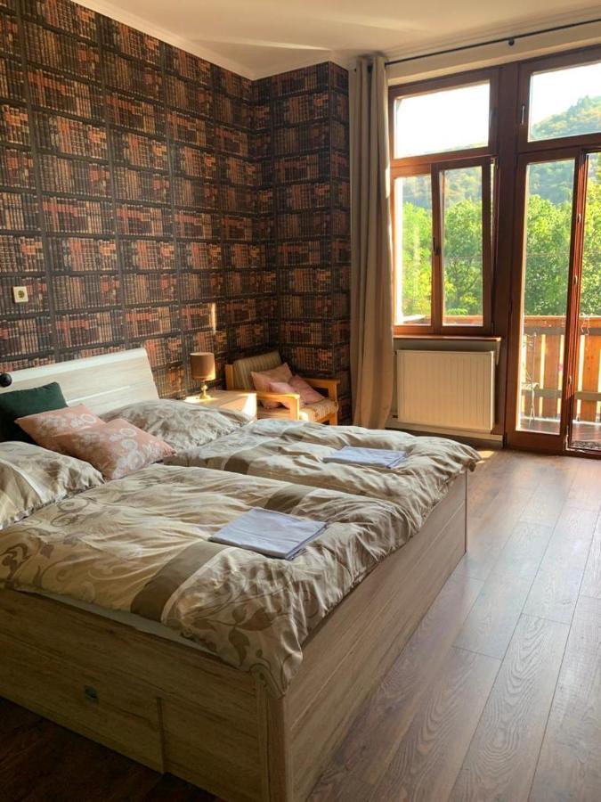 Hotelzimmer Im Alten Reihenhaus Auf Der Stadtmauer Бахарах Екстериор снимка