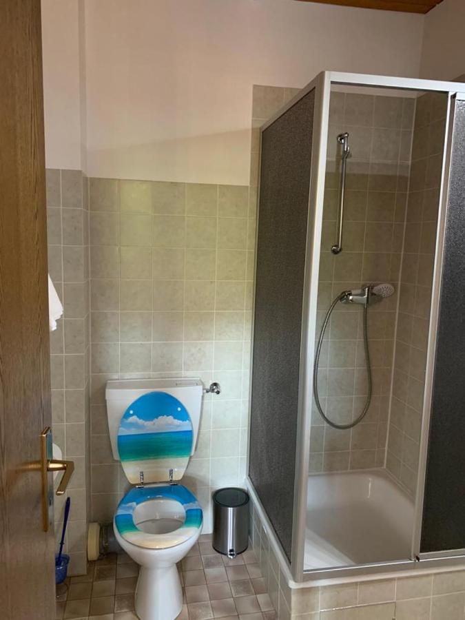 Hotelzimmer Im Alten Reihenhaus Auf Der Stadtmauer Бахарах Екстериор снимка