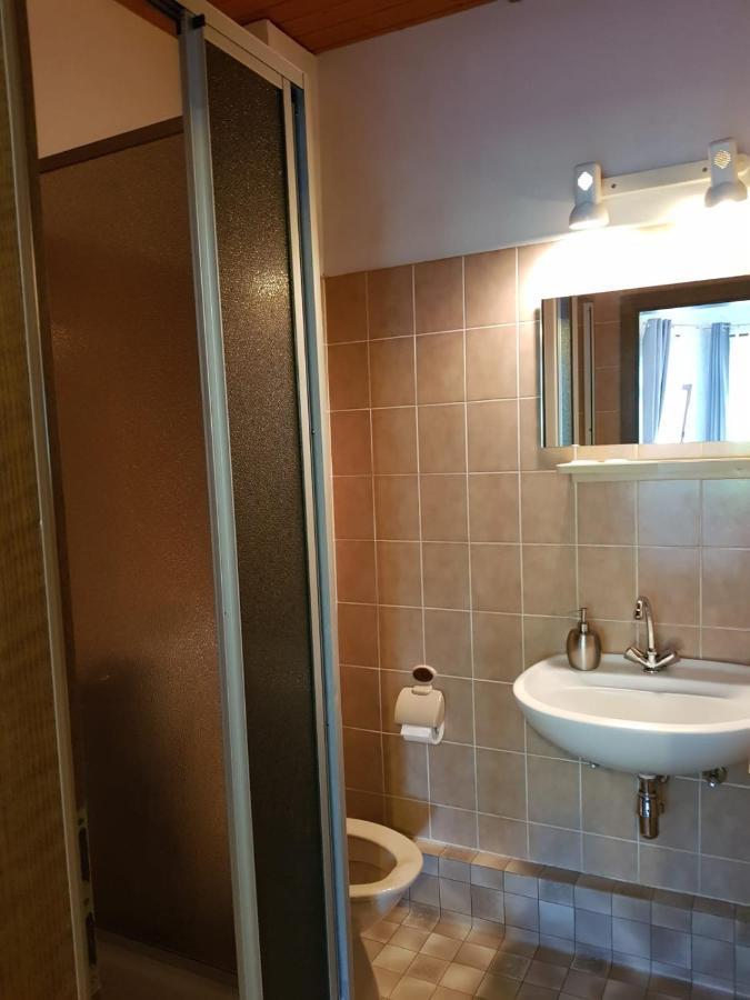 Hotelzimmer Im Alten Reihenhaus Auf Der Stadtmauer Бахарах Екстериор снимка