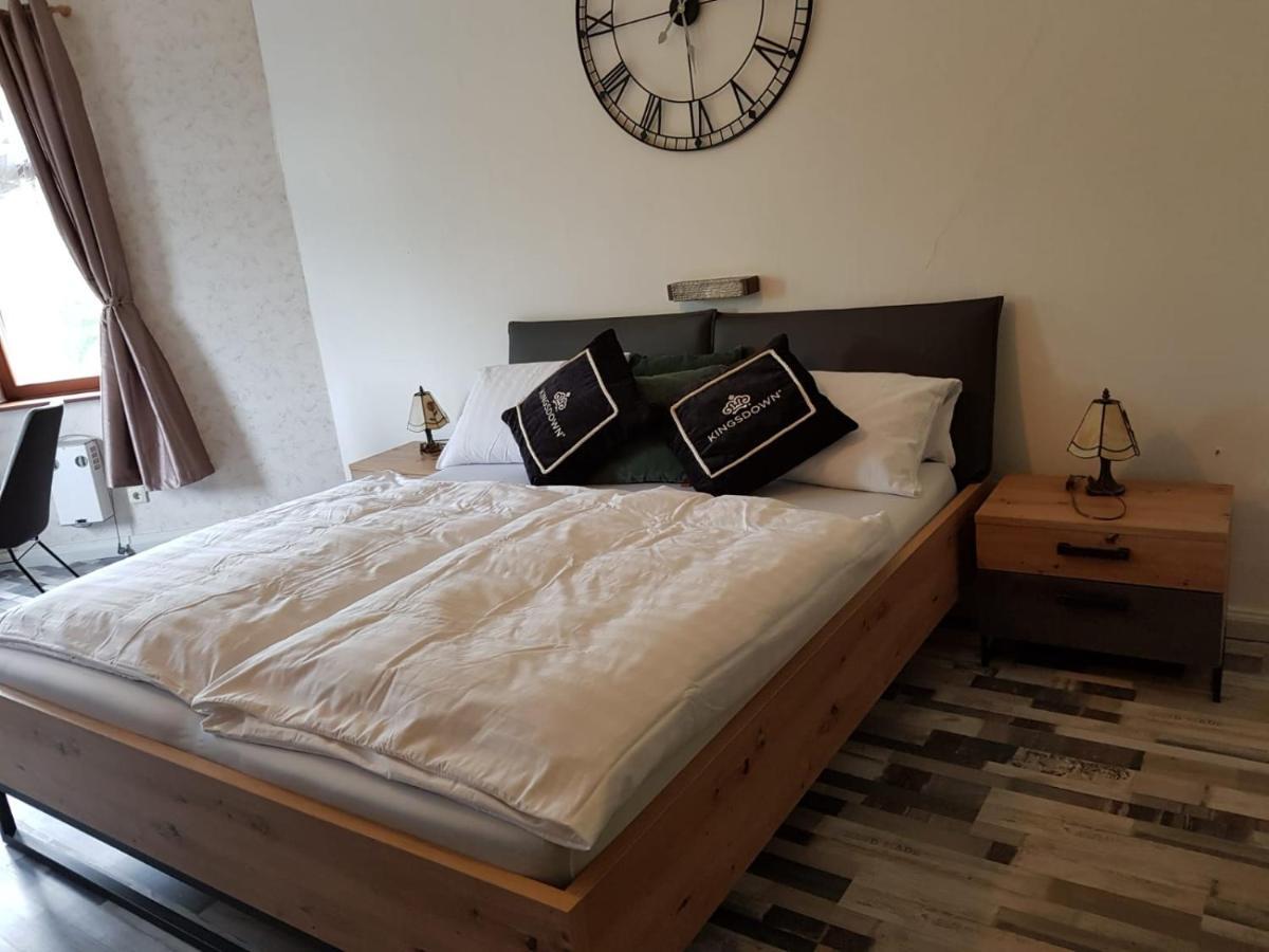 Hotelzimmer Im Alten Reihenhaus Auf Der Stadtmauer Бахарах Екстериор снимка